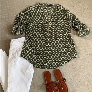 Express Chelsea two pocket popover. Size small.